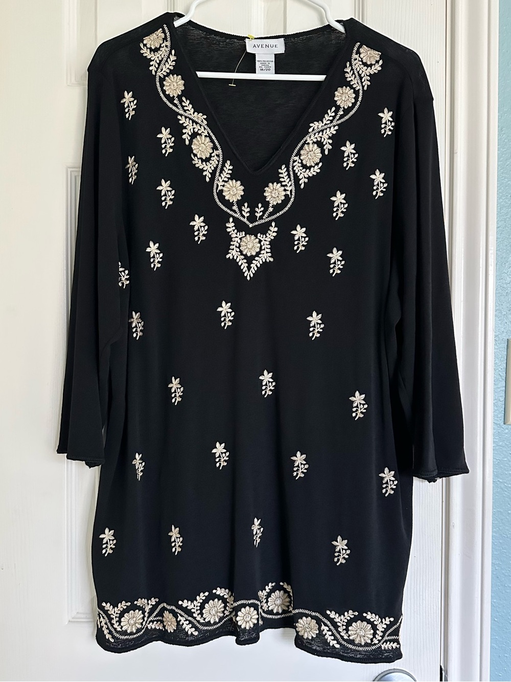 Avenue Women Black Gold Floral Embroidered 3/4 Sleeve Blouse Tunic Size 18/20